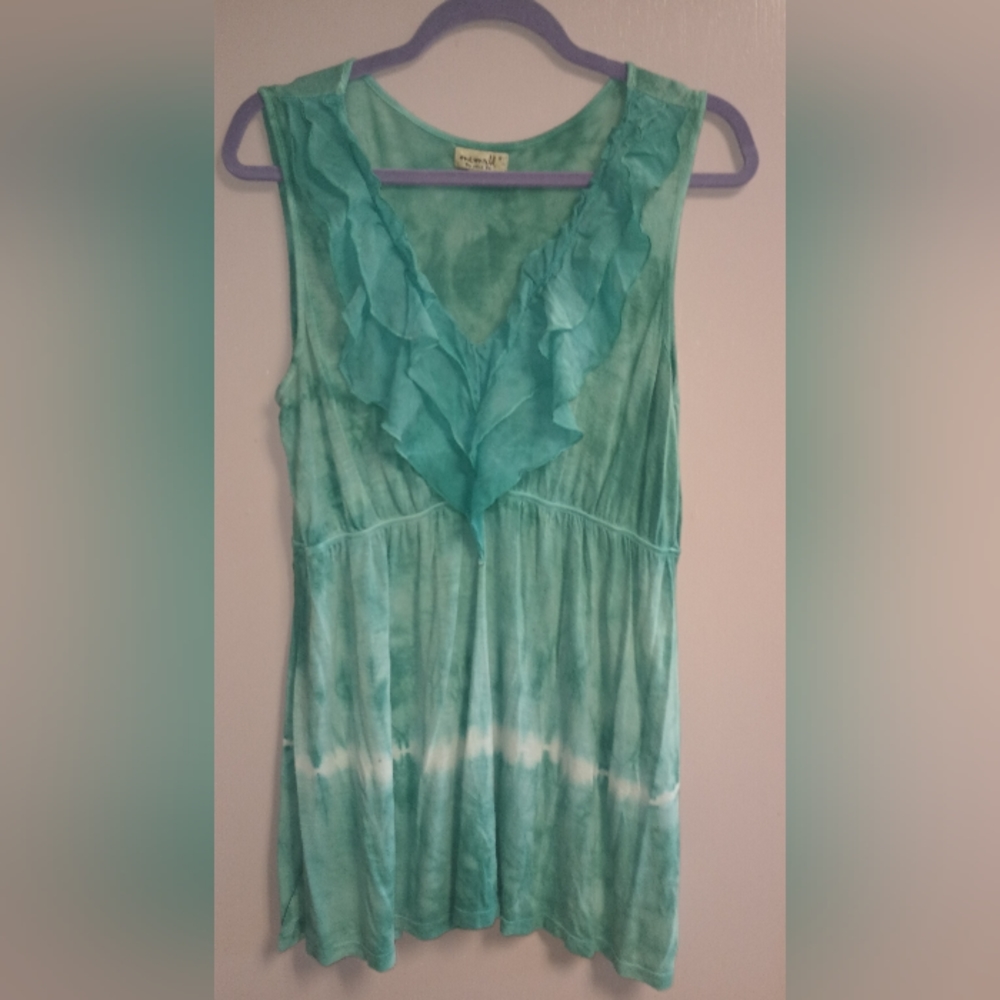 One world live and let live size small sleeveless green top